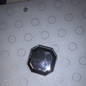 Fenty fairy bomb ‘24k’ shimmer loose powder paid originally $42 selling for $20